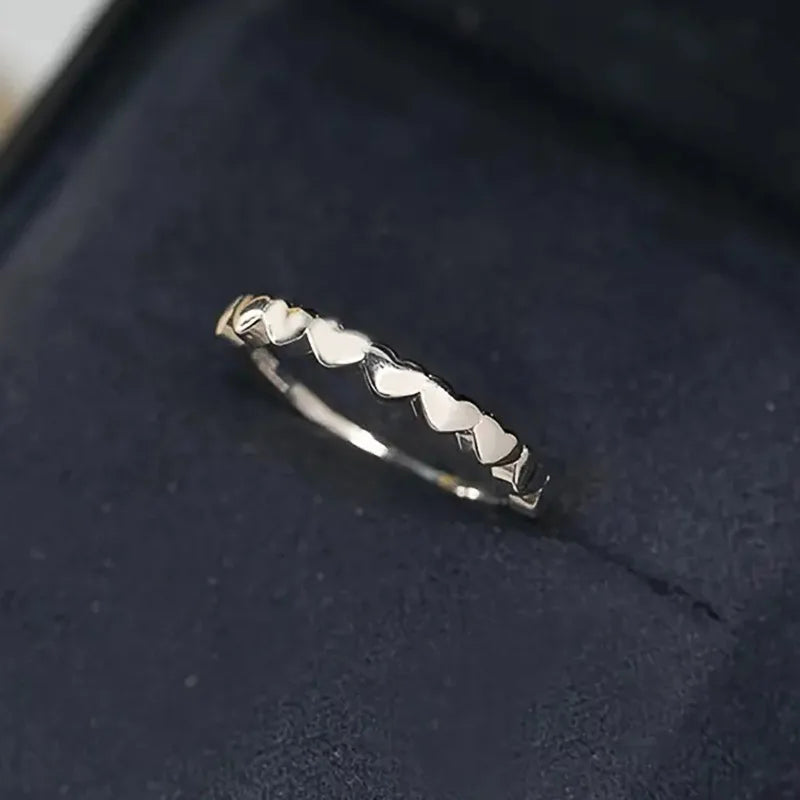 Dainty Heart Contour Ring