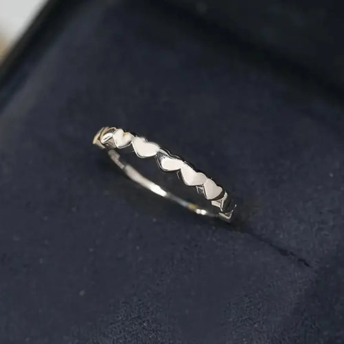 Dainty Heart Contour Ring
