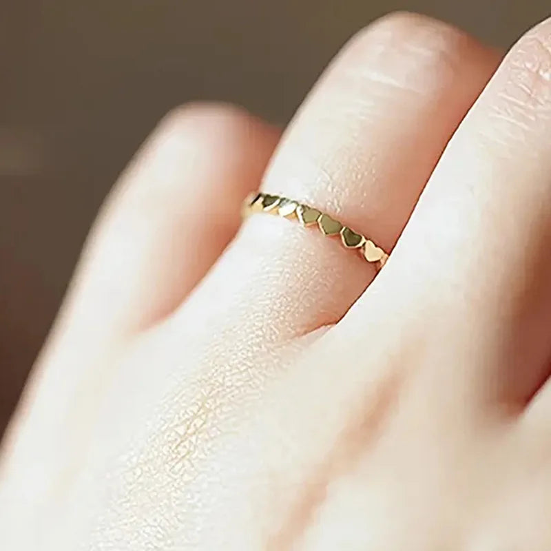 Dainty Heart Contour Ring