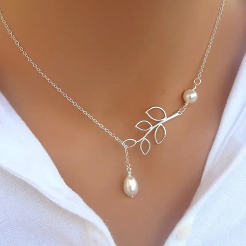The Linear Leaf & Pearl Choker